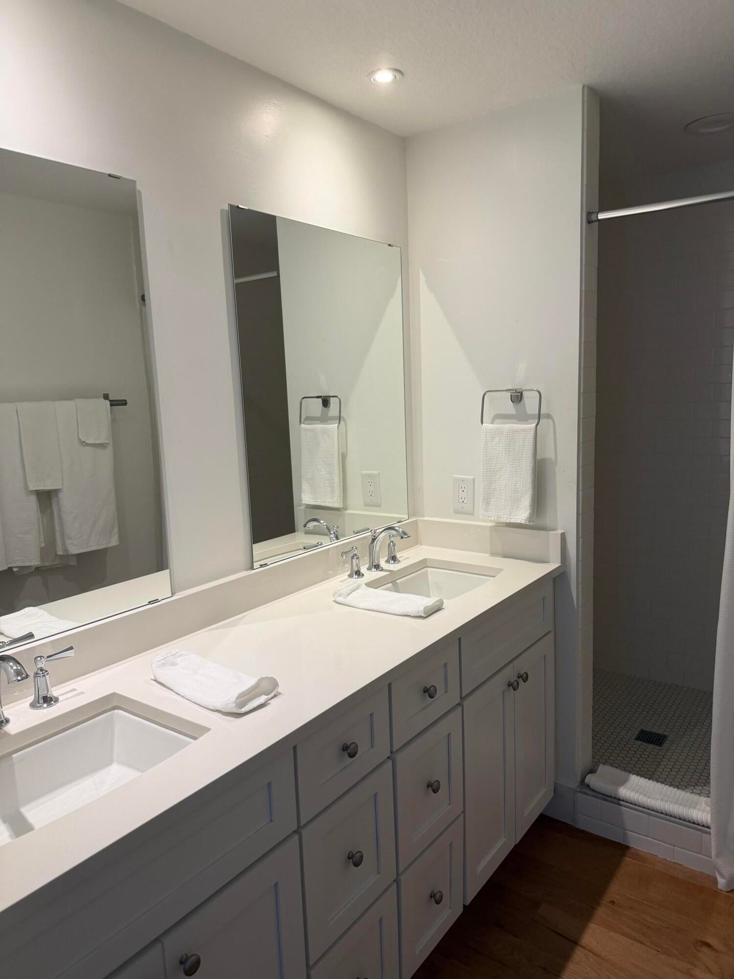 Unit 25 photo 46