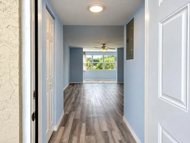 Unit 208 photo 4