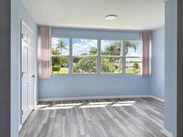 Unit 208 photo 8