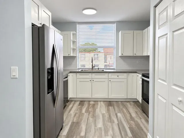 Unit 208 photo 10
