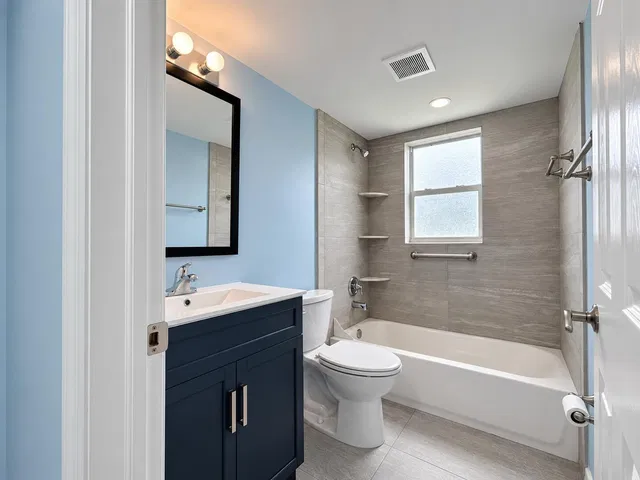 Unit 208 photo 15