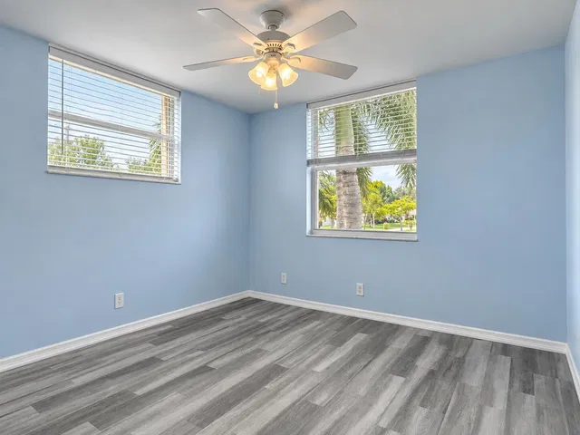 Unit 208 photo 17
