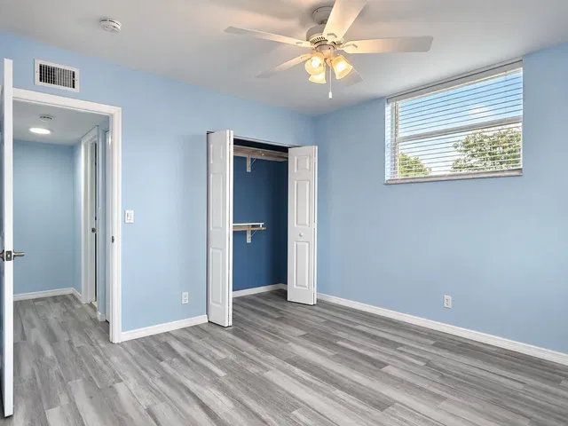 Unit 208 photo 18