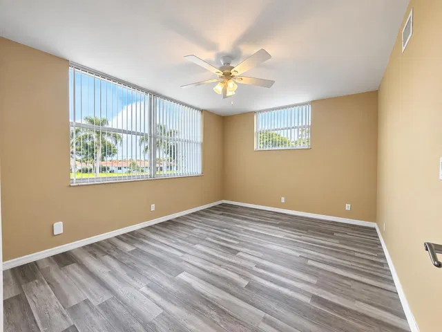 Unit 208 photo 20