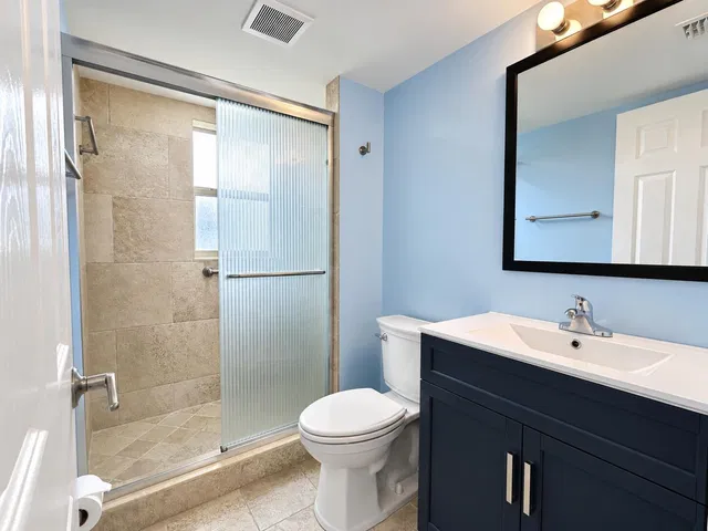Unit 208 photo 22