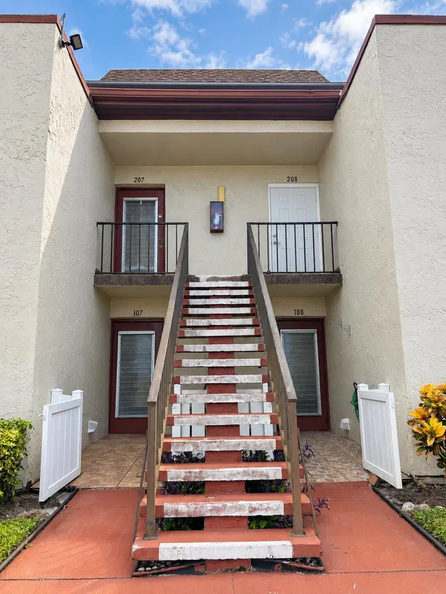 Unit 208 photo 28
