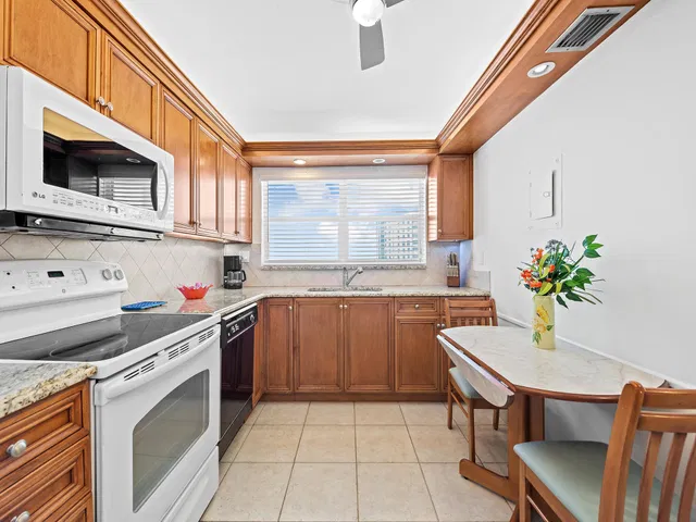  Unit 928d photo 6