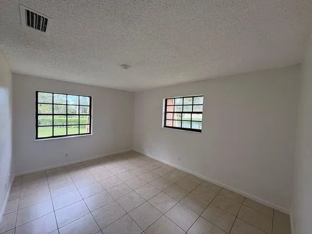  Residence photo 9