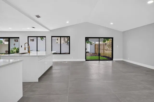  Residence photo 18