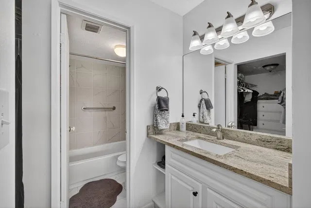 Eastpointe Country Club Unit 103 photo 9