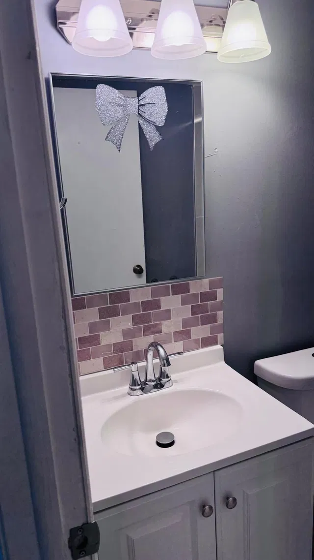Unit 105 photo 8
