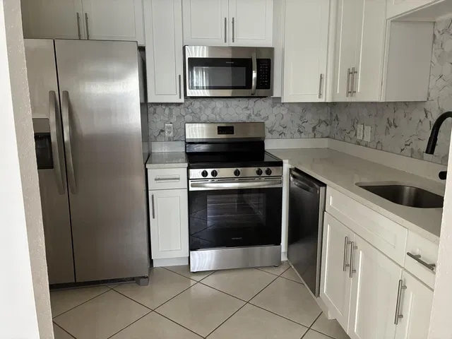  Residence photo 8