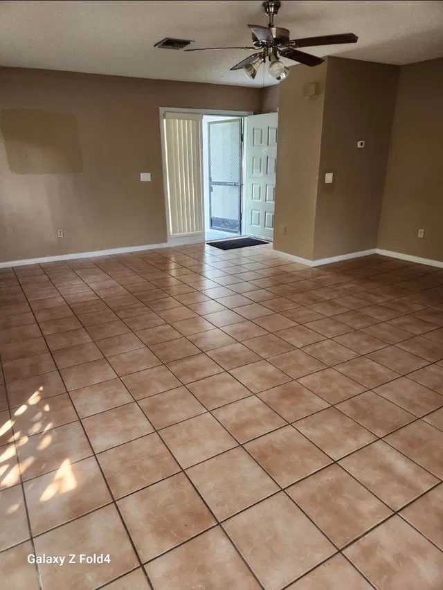 Residence photo 3