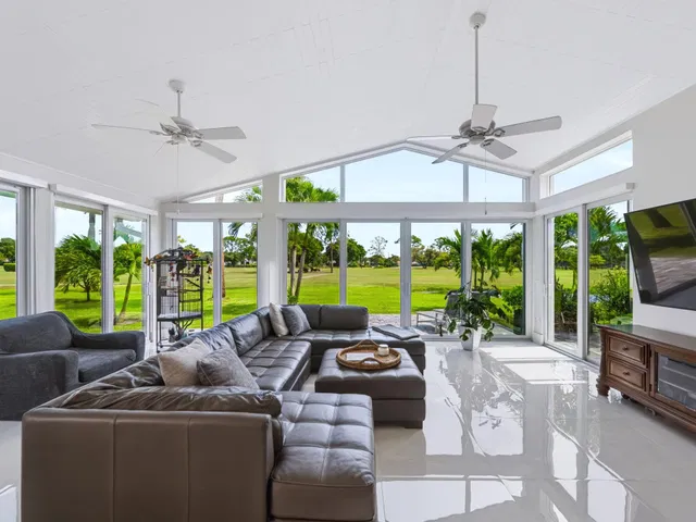 Eastpointe Country Club Residence photo 6