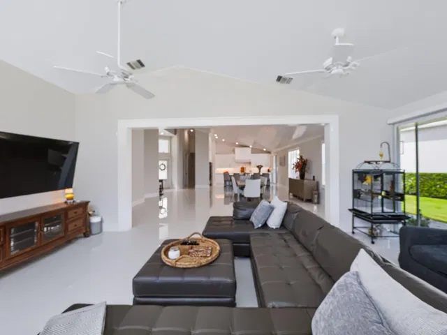 Eastpointe Country Club Residence photo 9