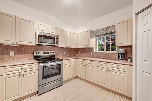 Residence photo 17