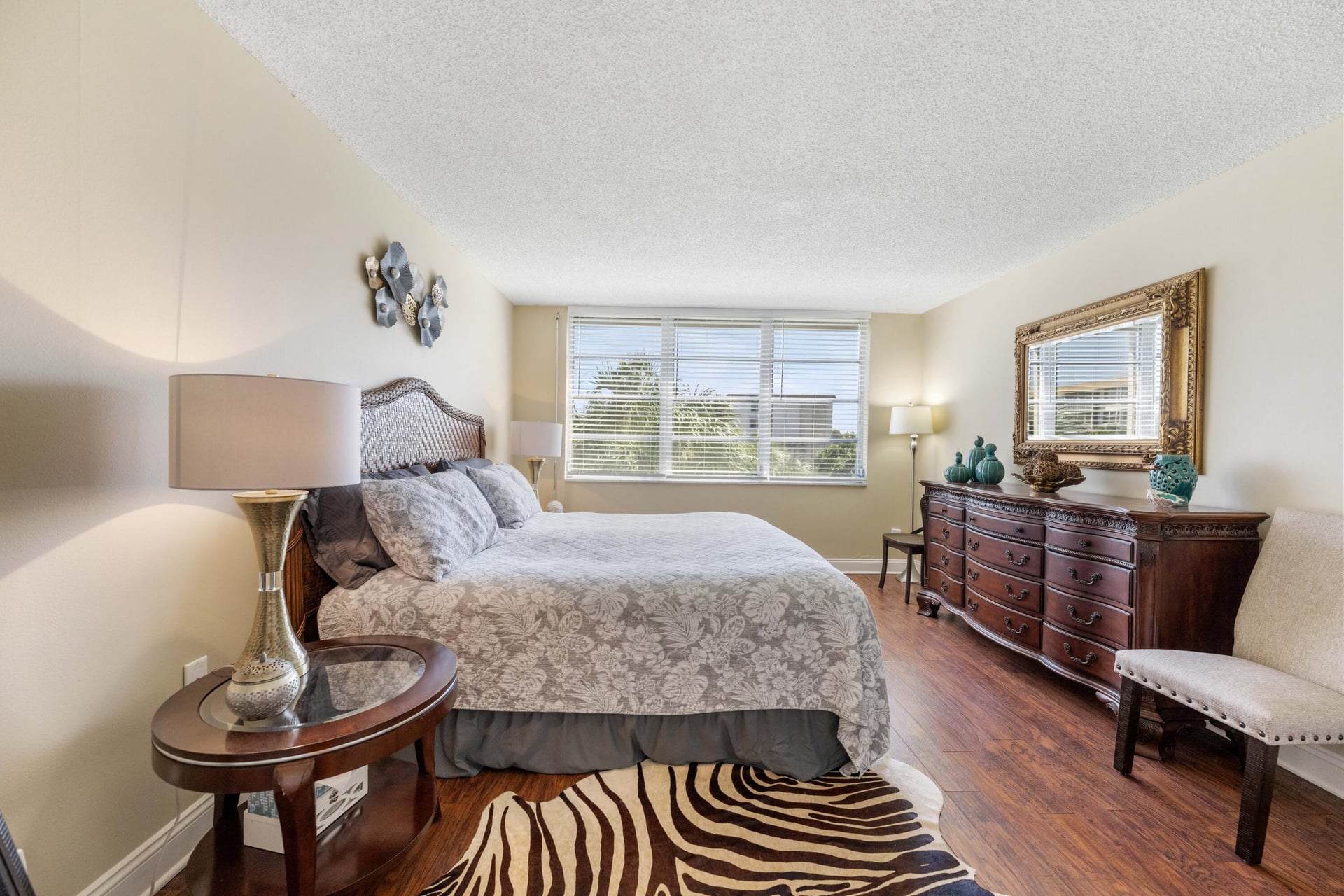 Unit 339 photo 11