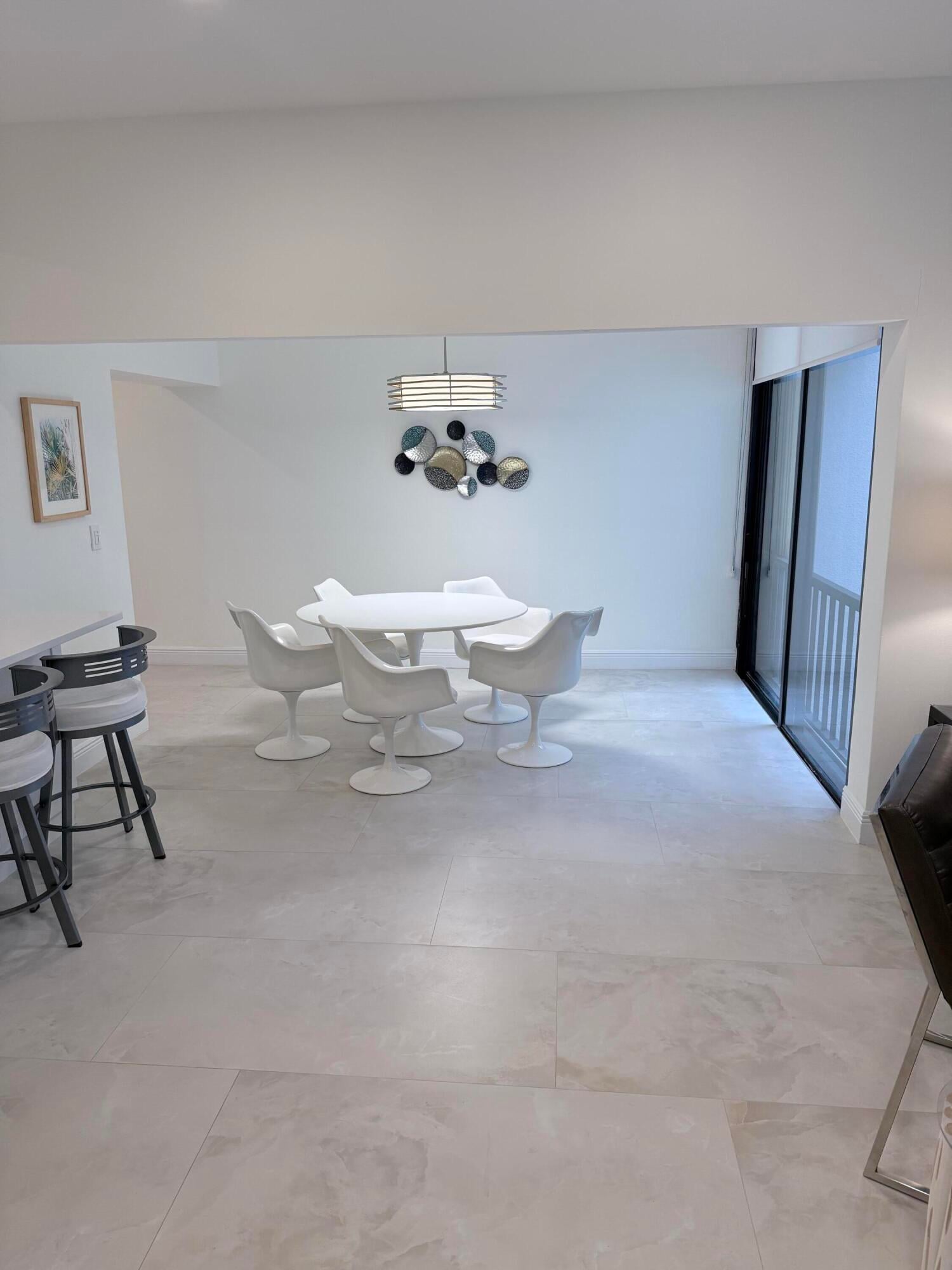 Unit 305 photo 6