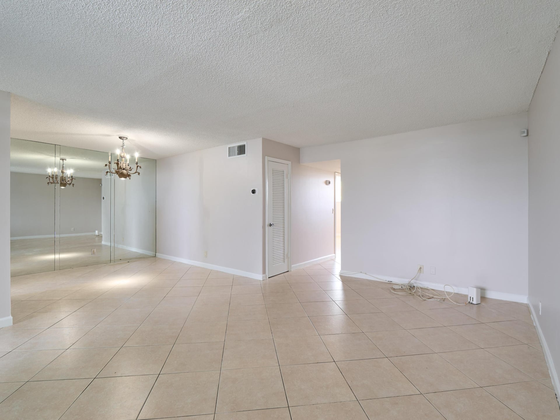Unit 402 photo 10