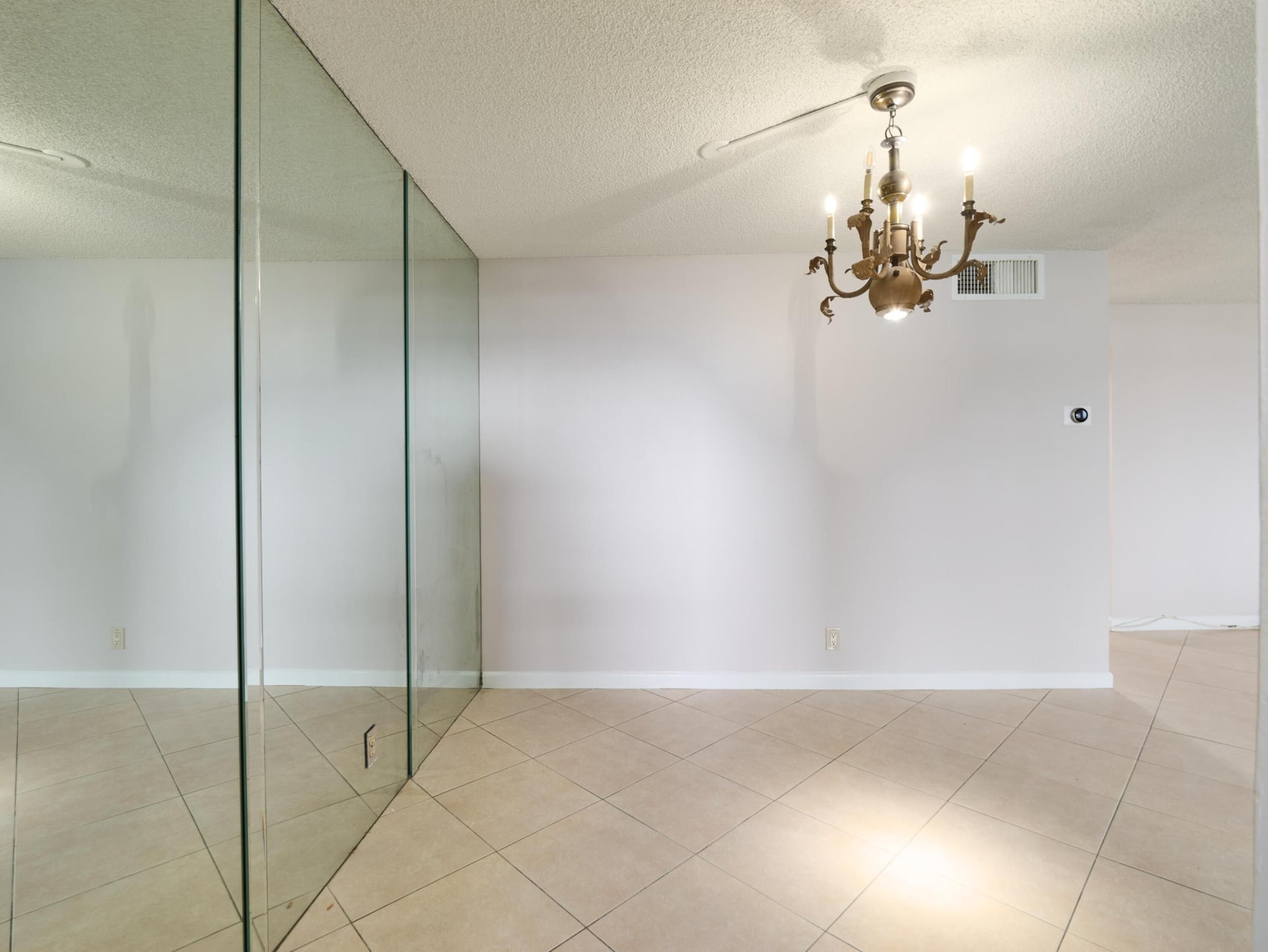 Unit 402 photo 14