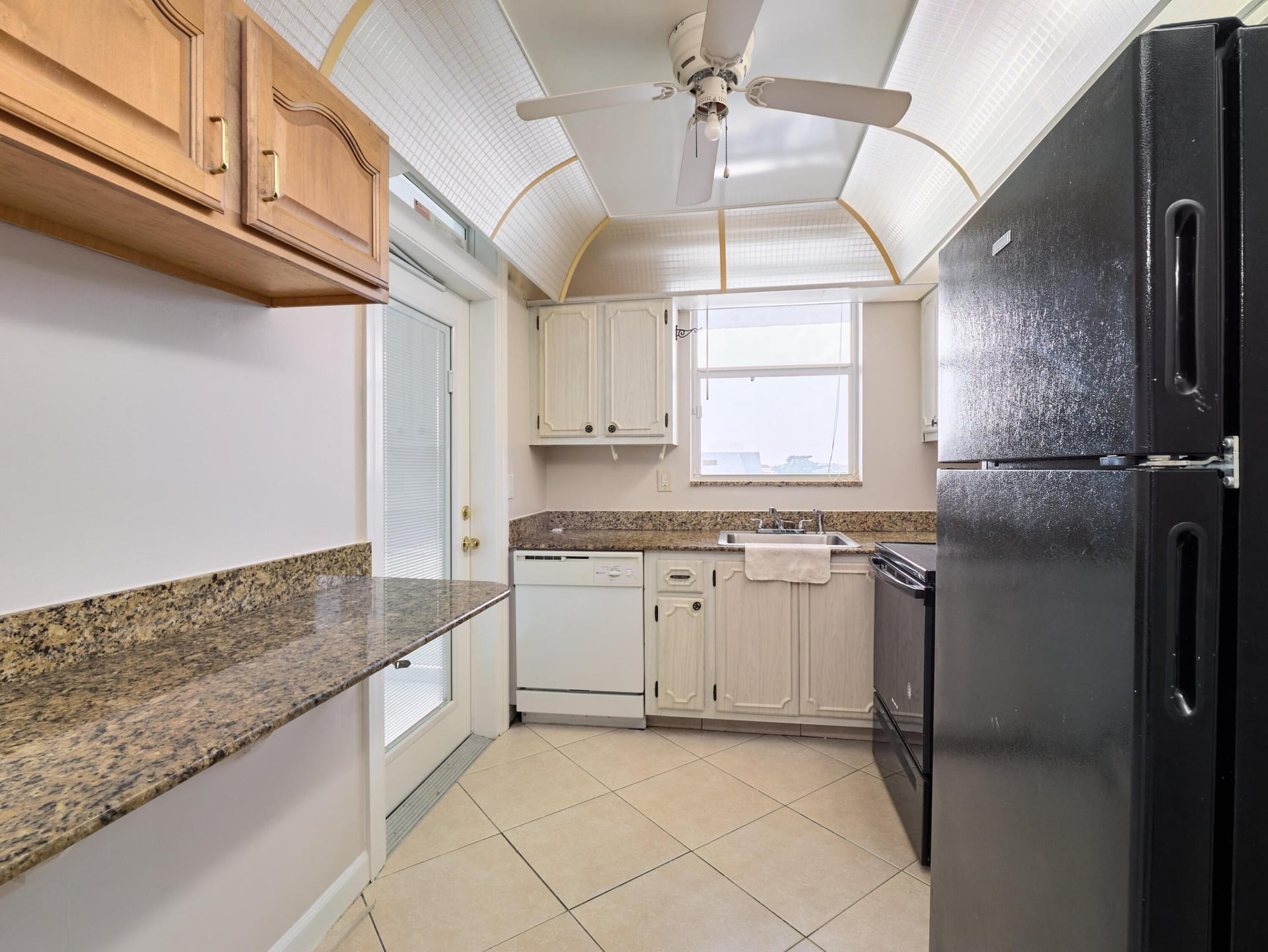 Unit 402 photo 15