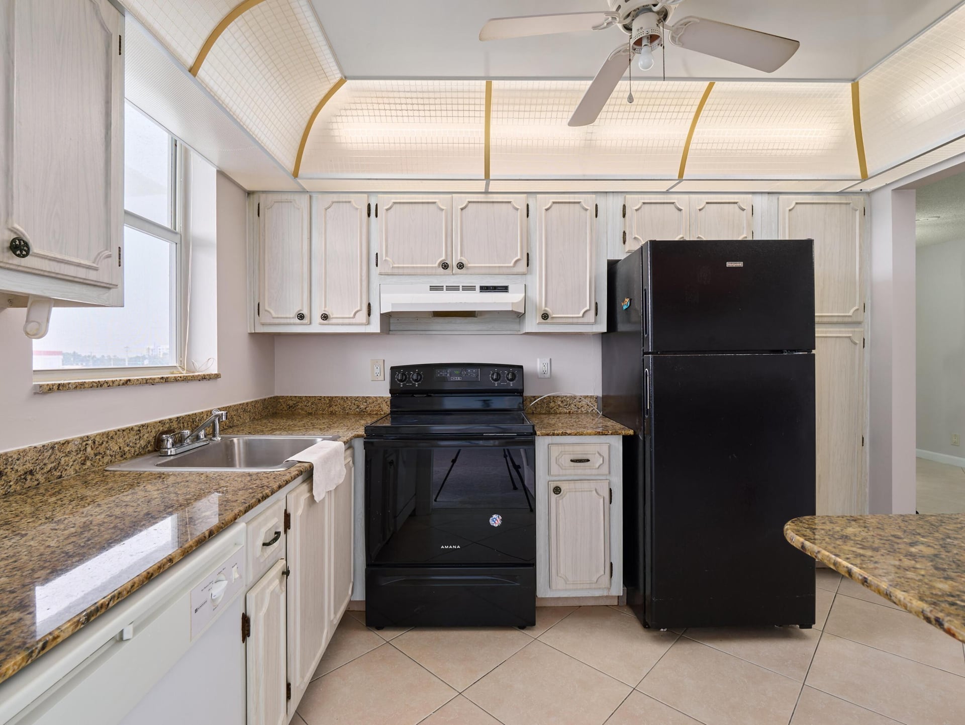 Unit 402 photo 16
