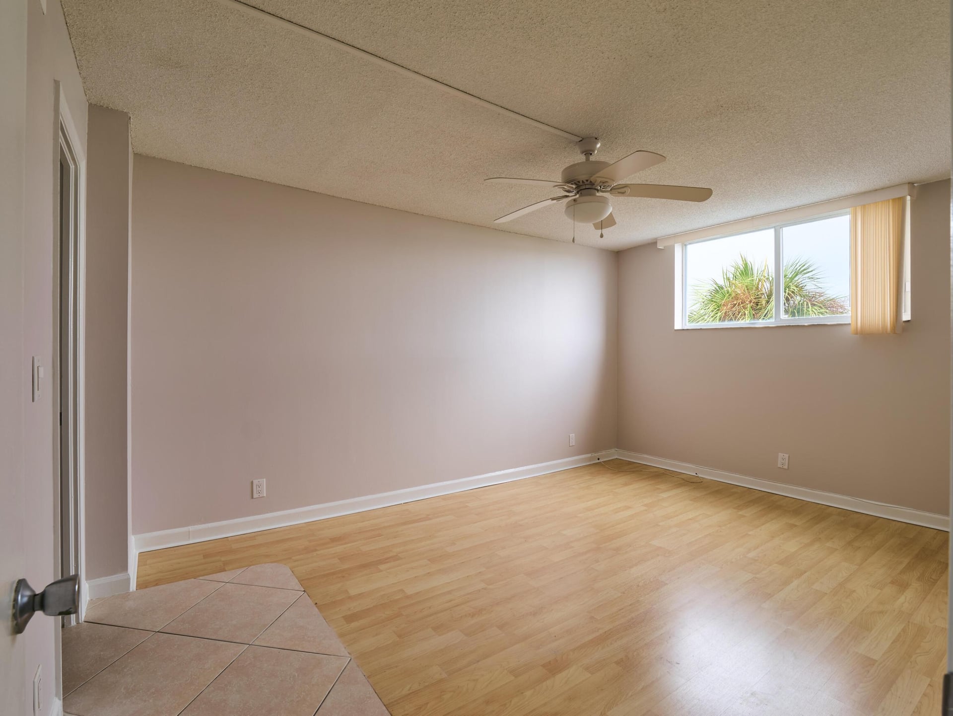 Unit 402 photo 18