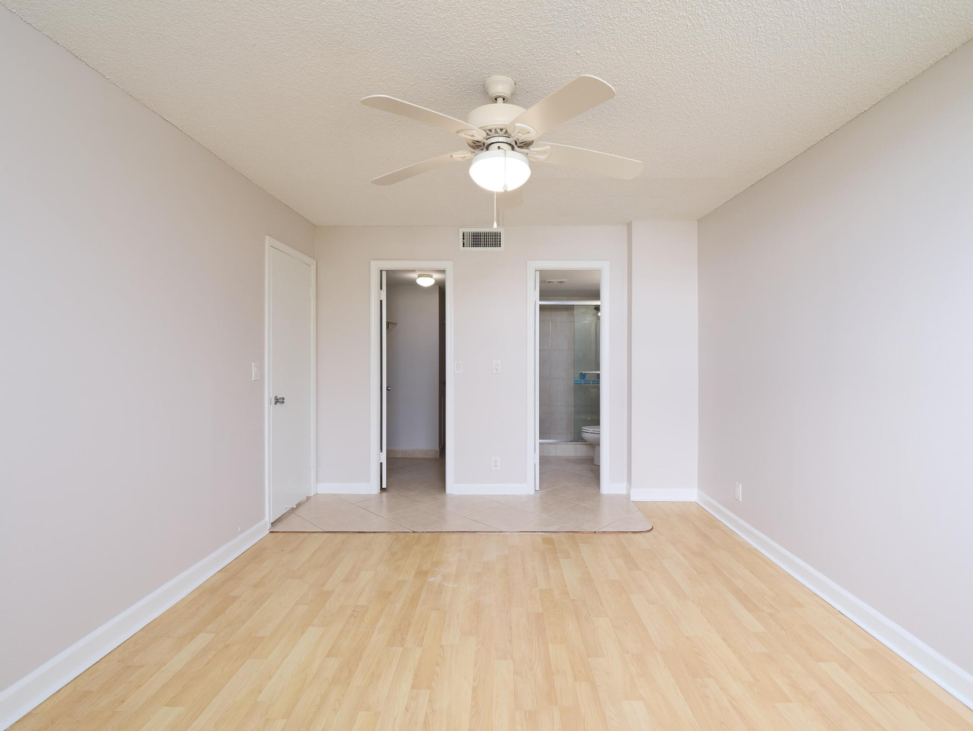 Unit 402 photo 20