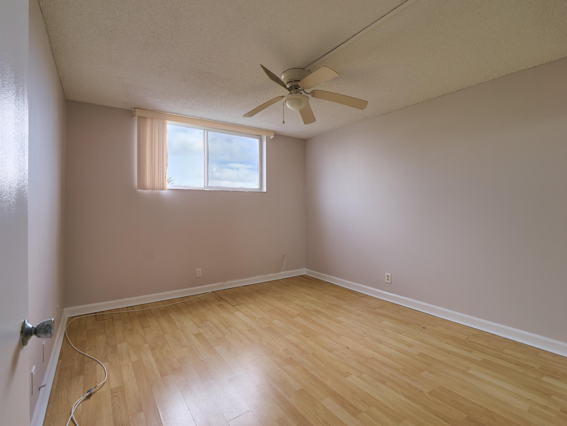 Unit 402 photo 24