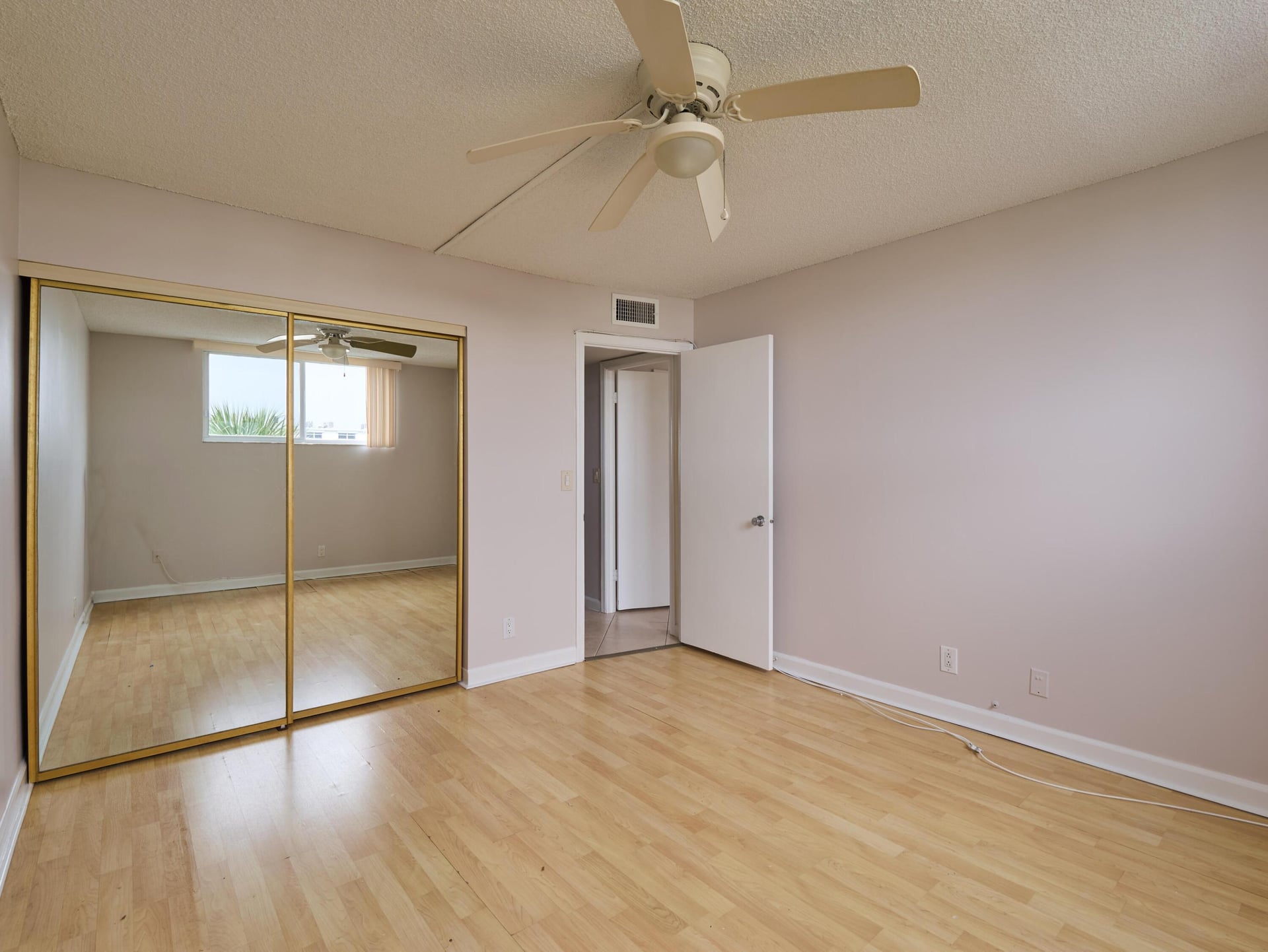 Unit 402 photo 26