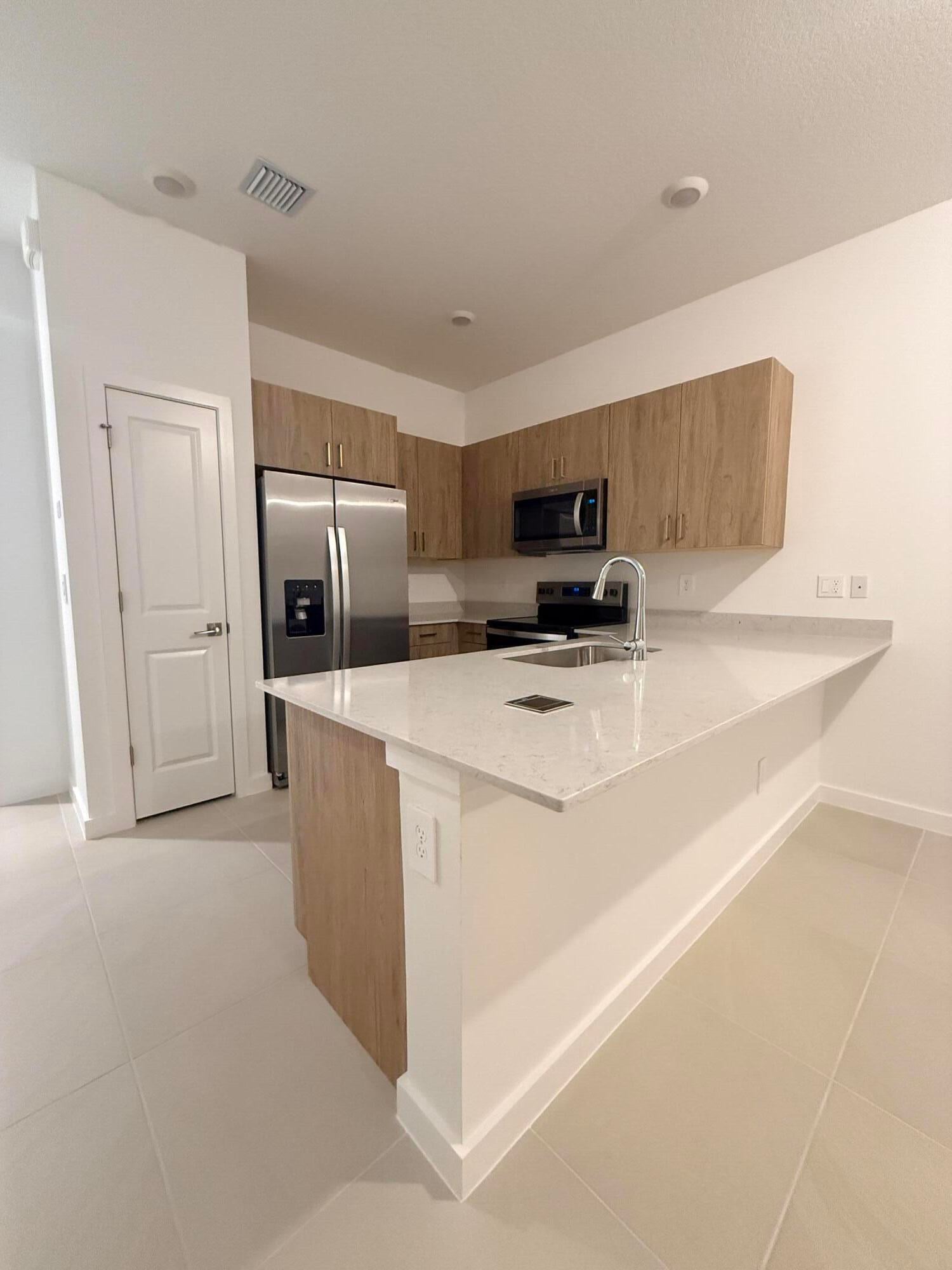  Residence photo 4