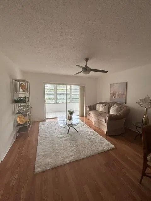  Unit 207 photo 4