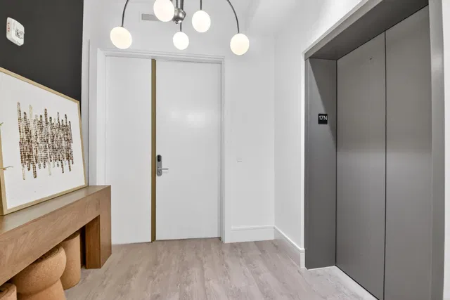 Nautilus 220 Unit 1708 photo 3