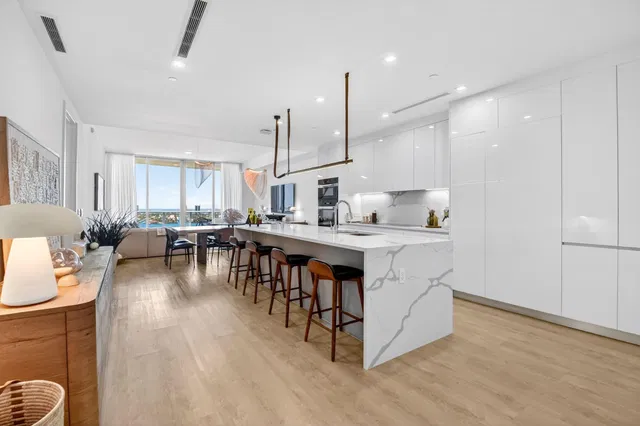 Nautilus 220 Unit 1708 photo 4