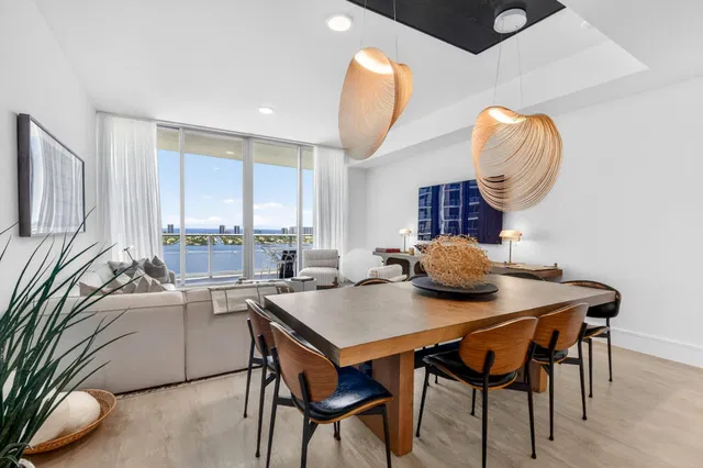 Nautilus 220 Unit 1708 photo 11