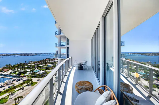 Nautilus 220 Unit 1708 photo 14