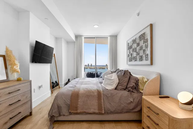 Nautilus 220 Unit 1708 photo 20
