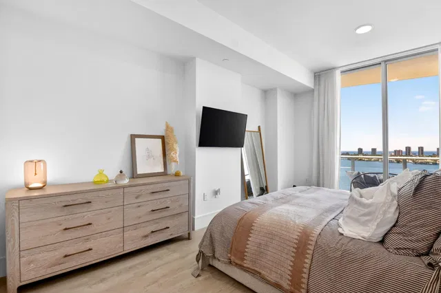 Nautilus 220 Unit 1708 photo 21