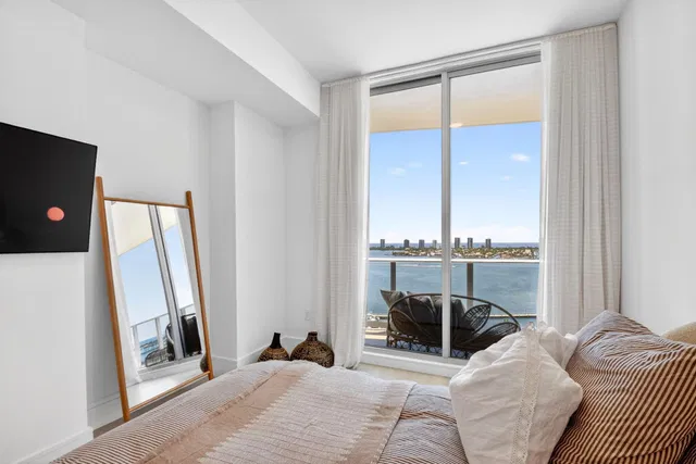 Nautilus 220 Unit 1708 photo 22