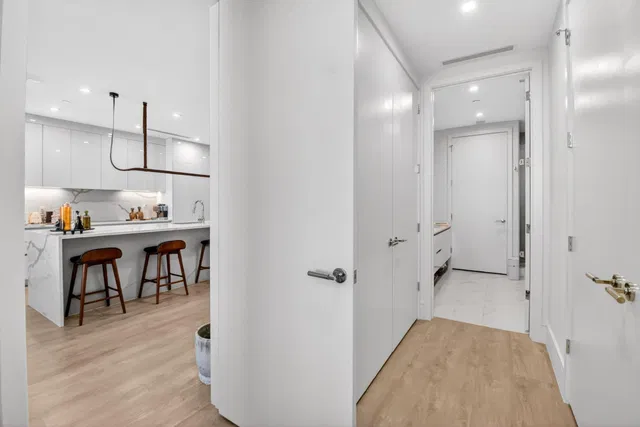 Nautilus 220 Unit 1708 photo 24