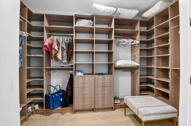 Nautilus 220 Unit 1708 photo 25
