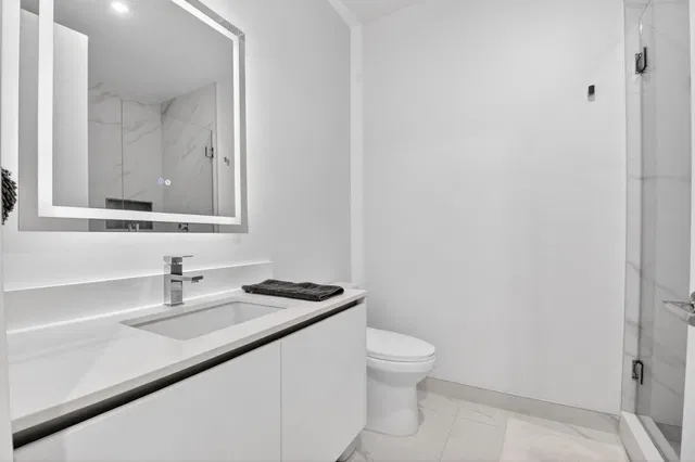 Nautilus 220 Unit 1708 photo 33