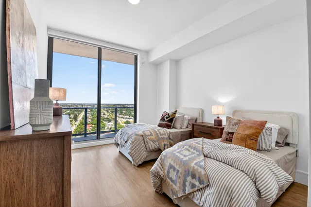 Nautilus 220 Unit 1708 photo 34