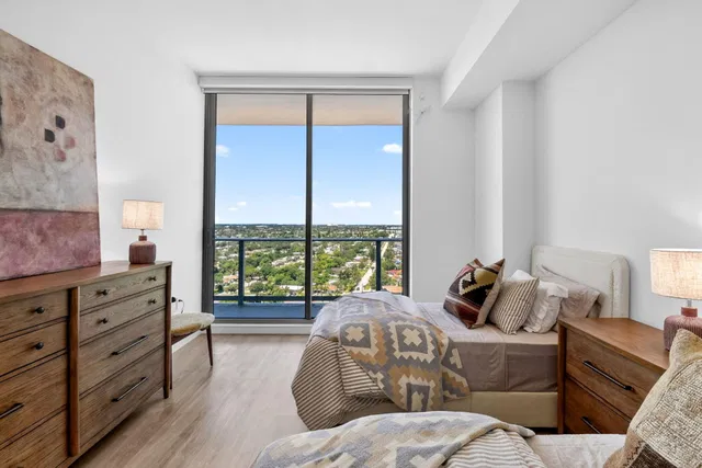 Nautilus 220 Unit 1708 photo 35
