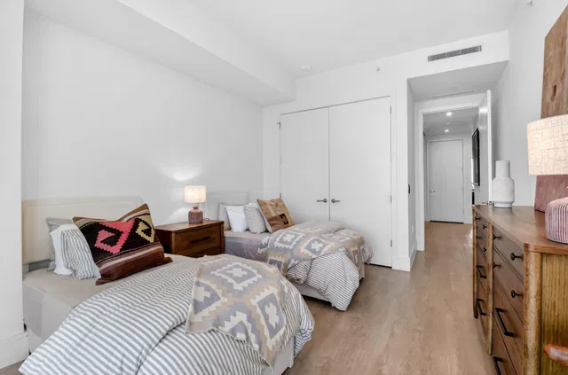Nautilus 220 Unit 1708 photo 36