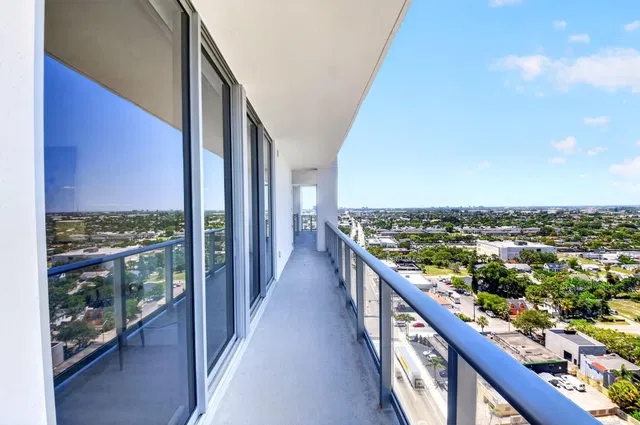 Nautilus 220 Unit 1708 photo 38