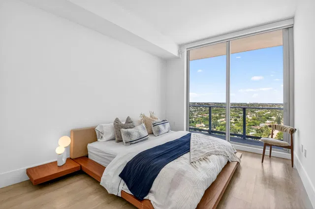 Nautilus 220 Unit 1708 photo 41