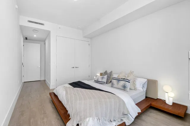 Nautilus 220 Unit 1708 photo 42