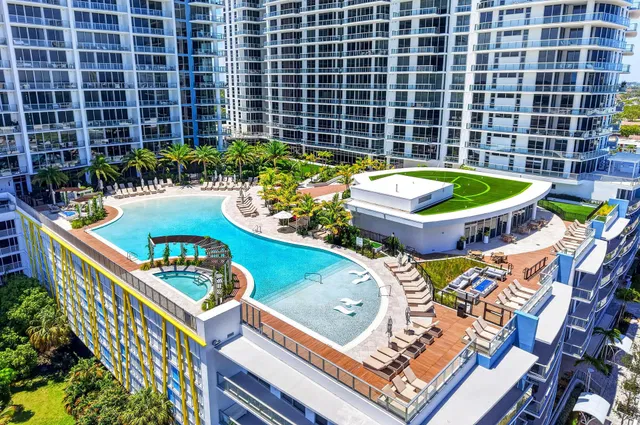 Nautilus 220 Unit 1708 photo 81