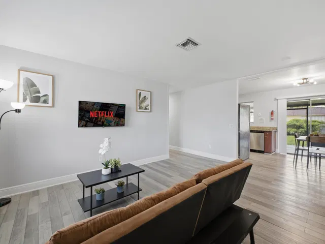West Palm Beach Residence photo 18